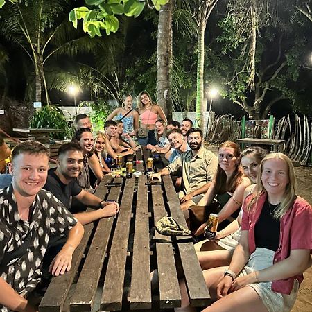 Hangover Hostels Arugam Bay Esterno foto