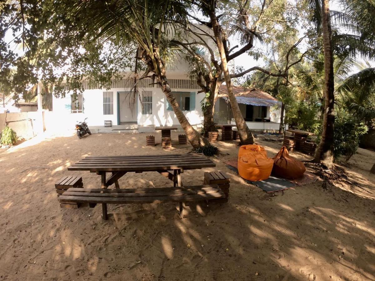 Hangover Hostels Arugam Bay Esterno foto