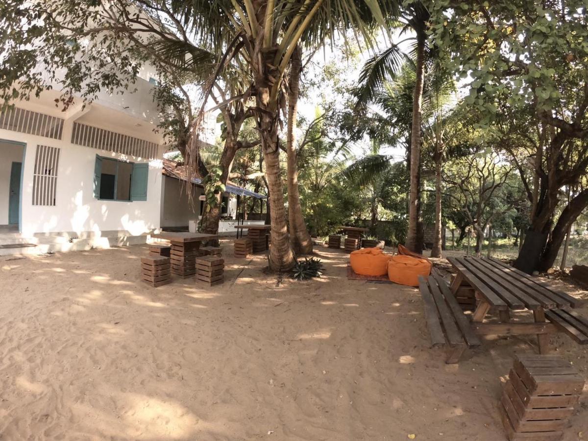 Hangover Hostels Arugam Bay Esterno foto