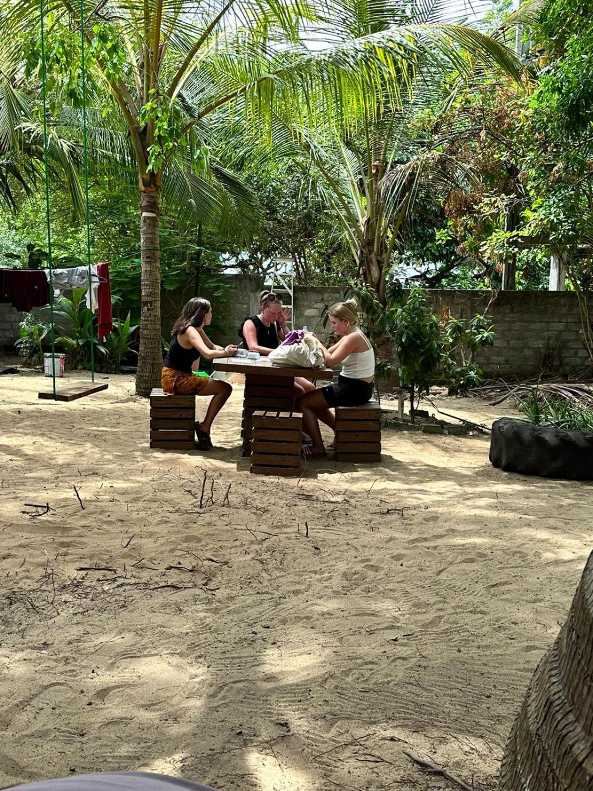 Hangover Hostels Arugam Bay Esterno foto