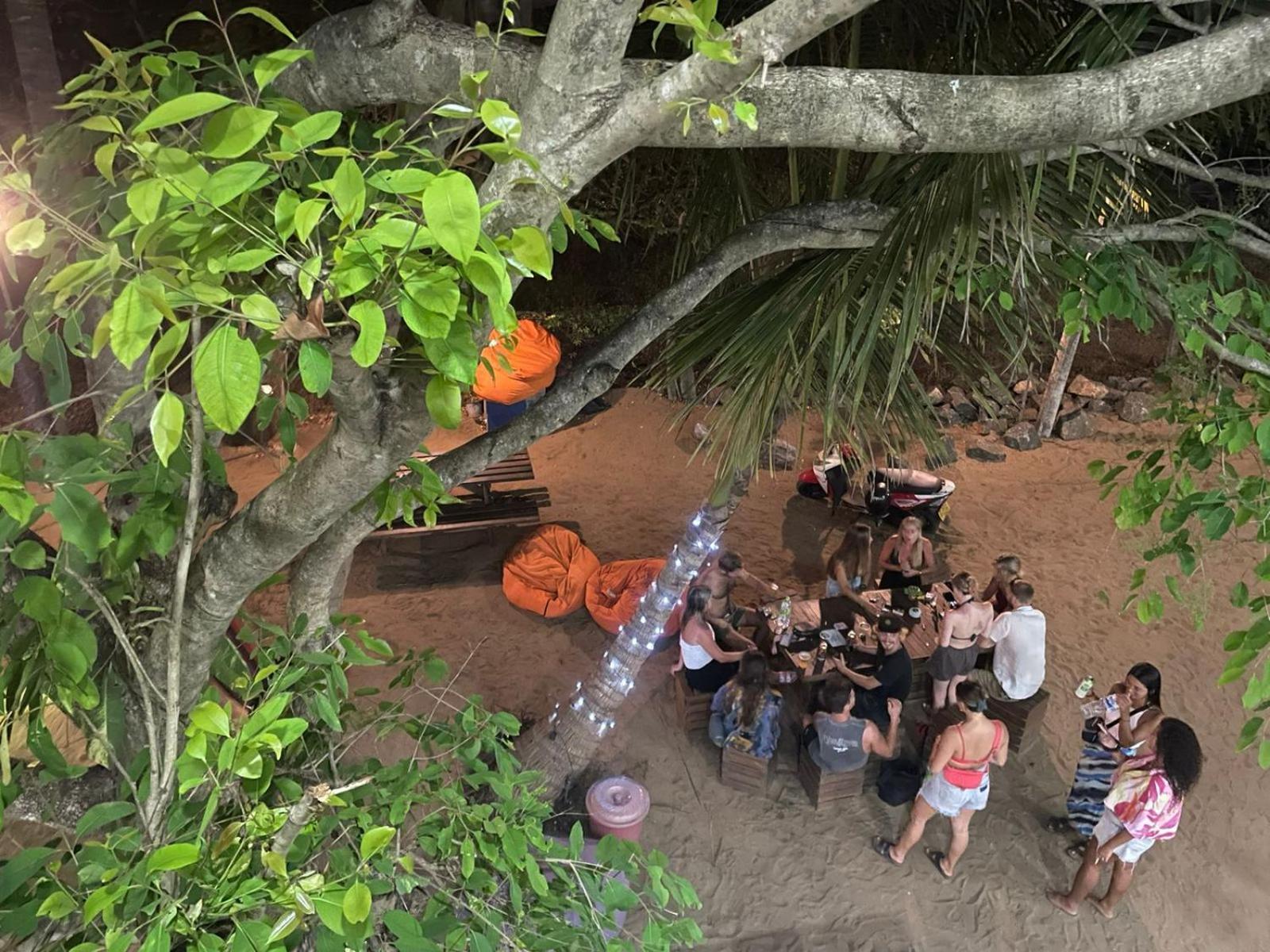 Hangover Hostels Arugam Bay Esterno foto