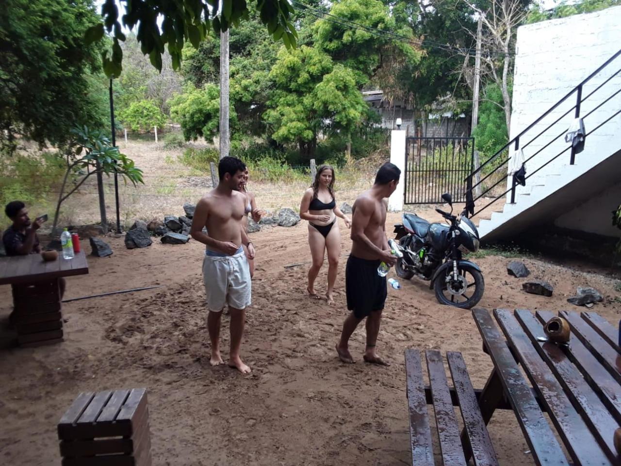 Hangover Hostels Arugam Bay Esterno foto