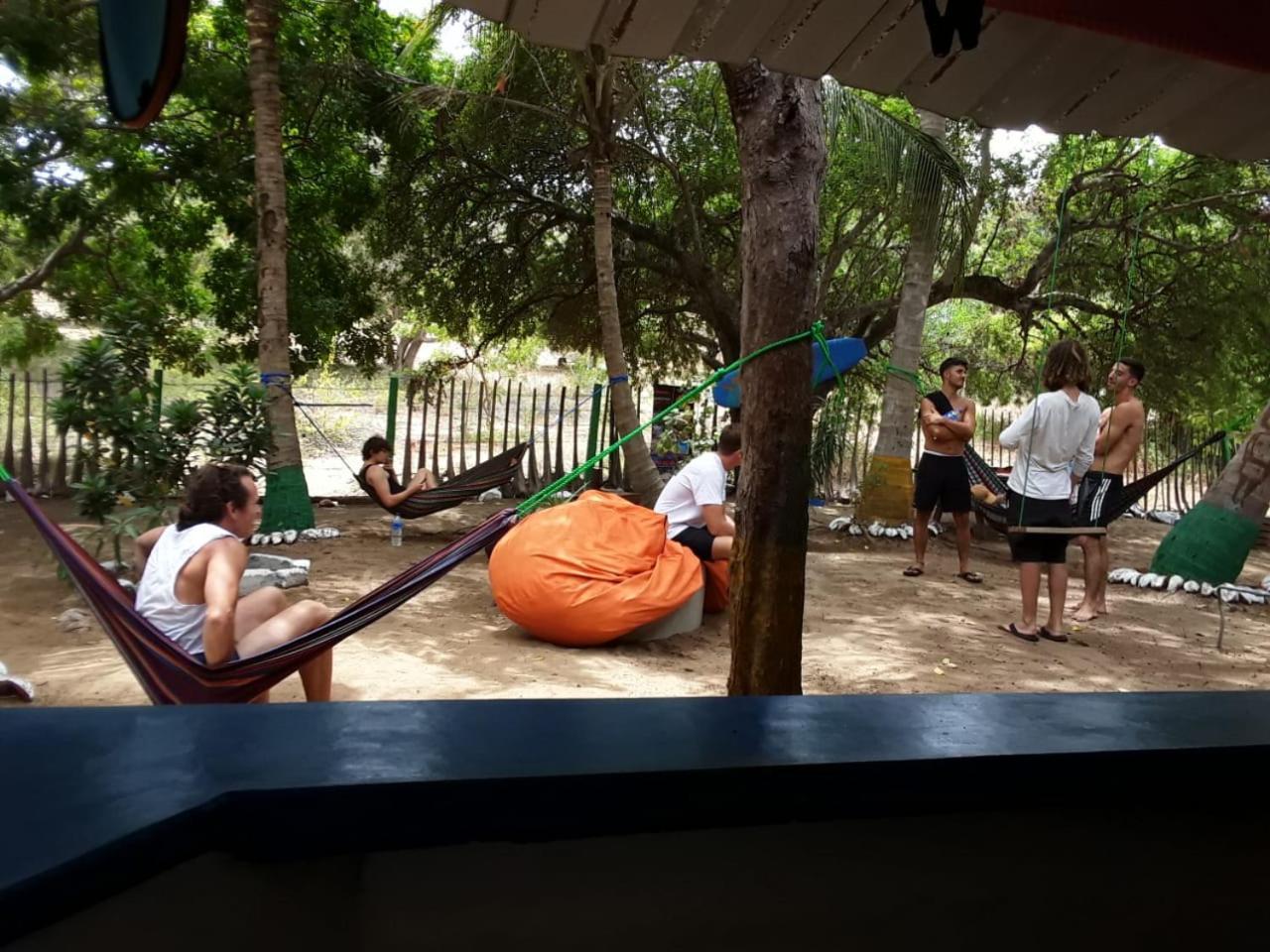 Hangover Hostels Arugam Bay Esterno foto
