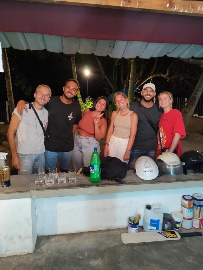 Hangover Hostels Arugam Bay Esterno foto